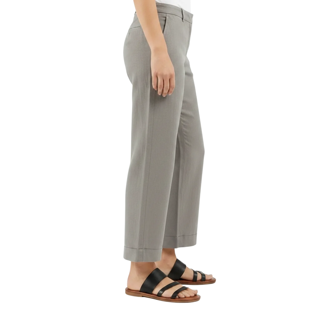Women's Strappy Flat Sandals – Cushioned Multi-Strap