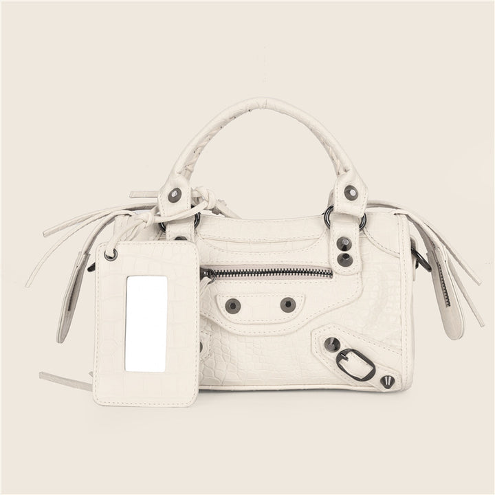 Leather Crossbody Bag – Zip Closure & Adjustable Strap