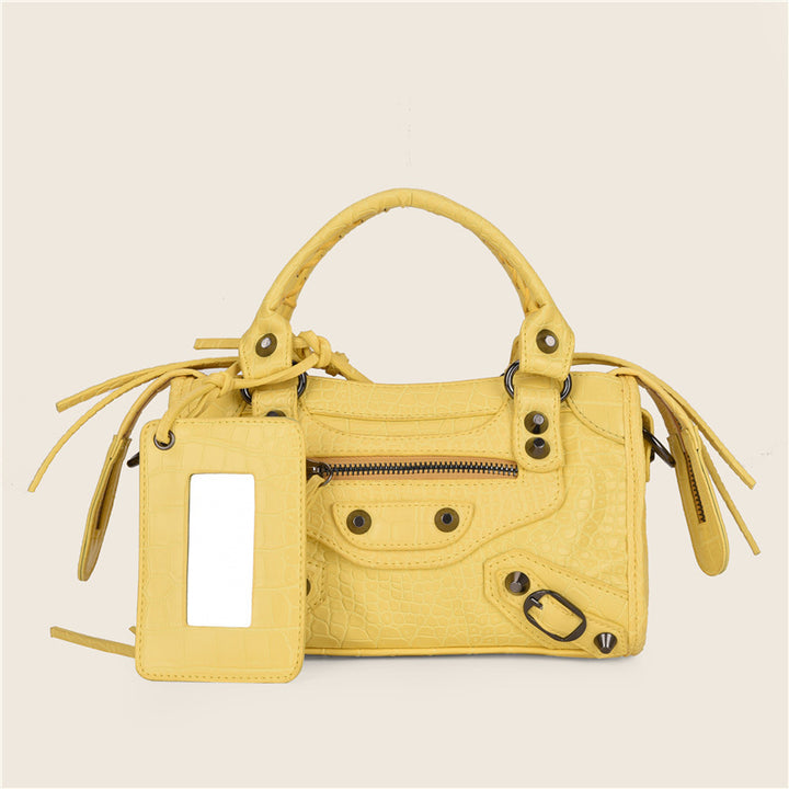 Leather Crossbody Bag – Zip Closure & Adjustable Strap