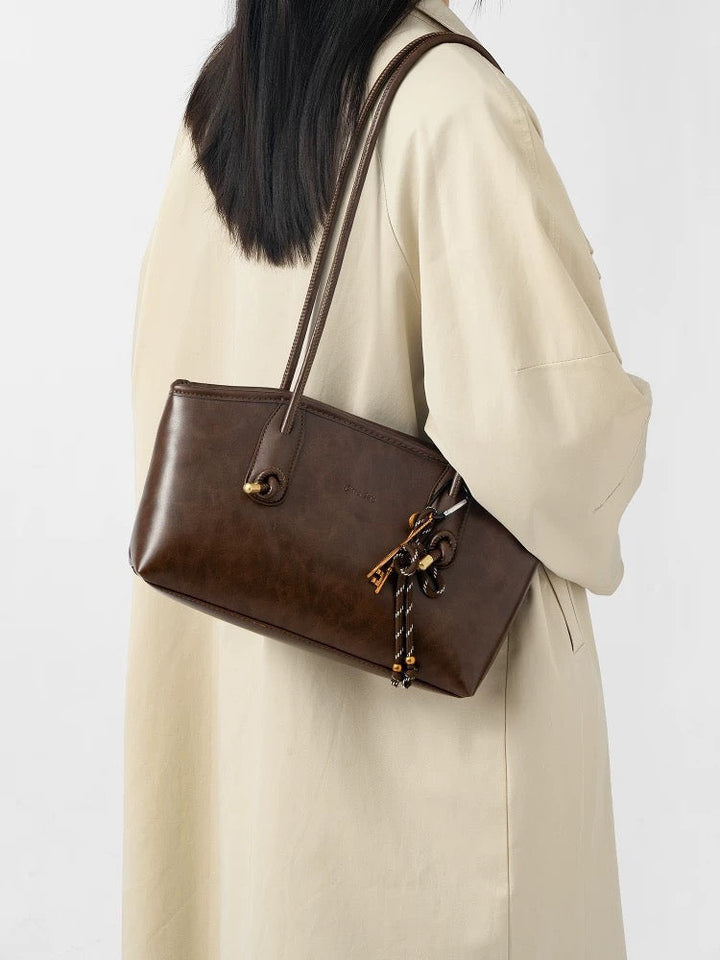 Vegan Leather Shoulder Bag – Structured Minimalist Hardware