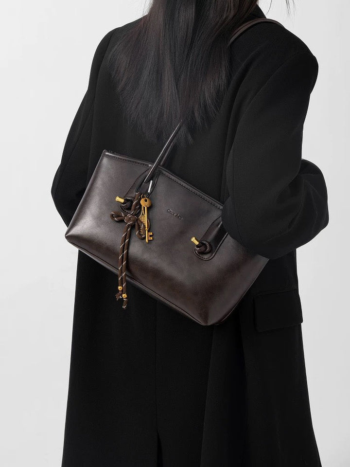 Vegan Leather Shoulder Bag – Structured Minimalist Hardware