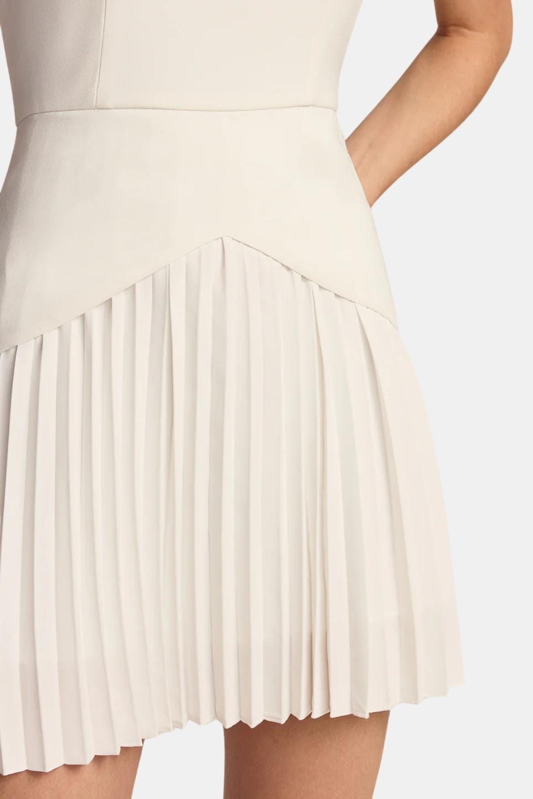 Sleeveless Mini Dress – Structured Waist & Pleated Skirt