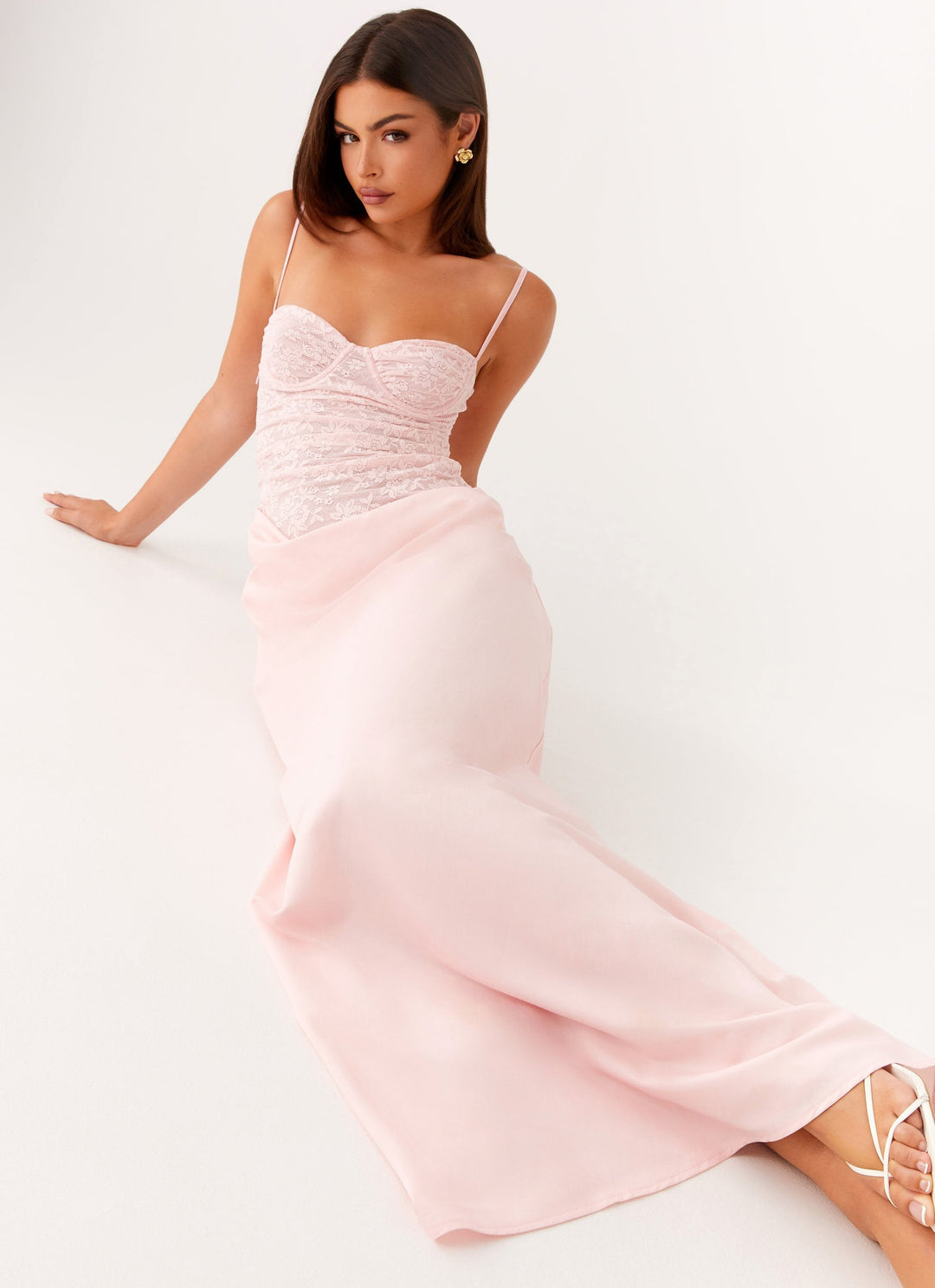 Slim Fit Strap Maxi Dress – Women's Lace Bodice & Fluid Skirt