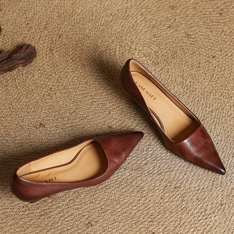 Women's Leather Pointed Toe Kitten Heel Pumps – Foam Padded Insole