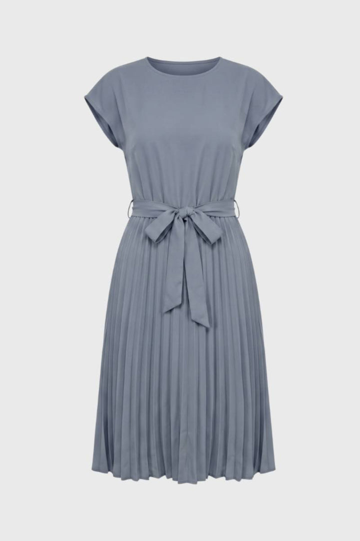Pleated Midi Dress – Flowy Tie-Waist Style for Work & Weekends